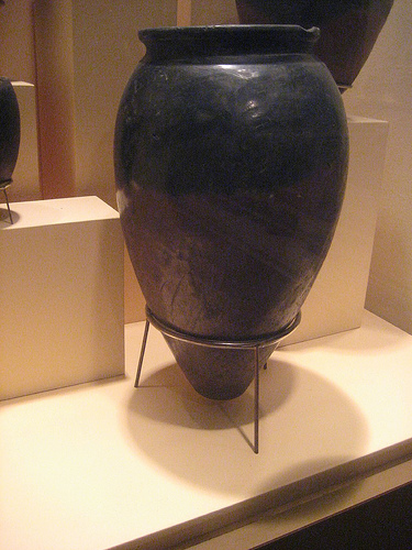 egyptian black pot with tapered base on display at National Museum of Natural History