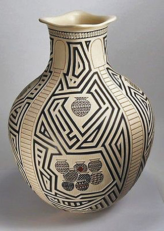 Mata-Ortiz-Pottery-by-Roberto-Olivas-Sgraffito-Olla