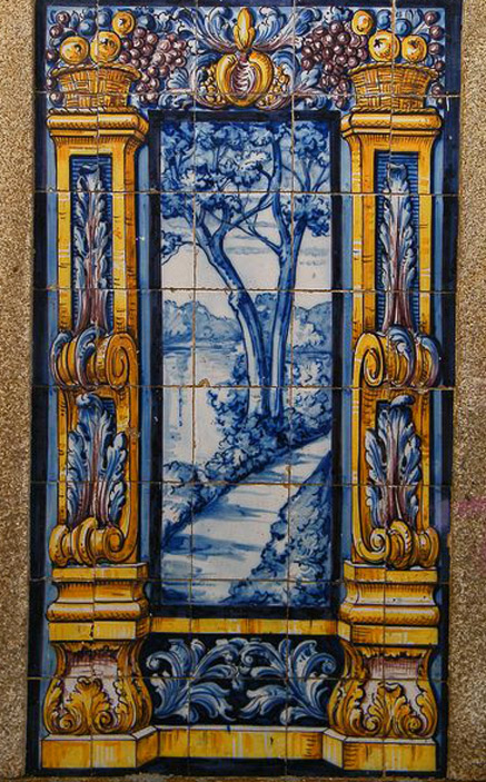Painel-de-Azulejos---Leça-do-Balio - blue and white tiles with garden scene framed by columns