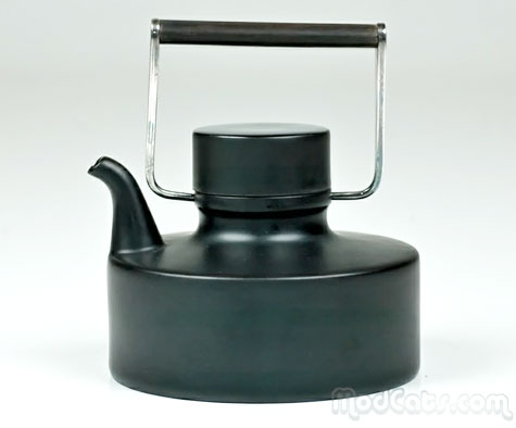 Black "porcelaine noire" teapot, designed by Tapio Wirkkala for Rosenthal.