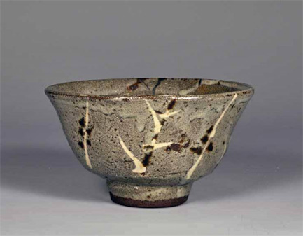 Hamada-Shoji--The-Horio-Mikio-Collection---Asian-Art-1944-ash-glaze-with-inlay--and-iron-black-painted-decoration