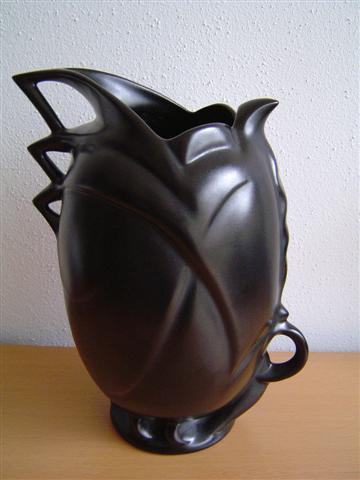 Willem Stuurman-zwart.jpg Black art deco jug by by Willem Stuurman