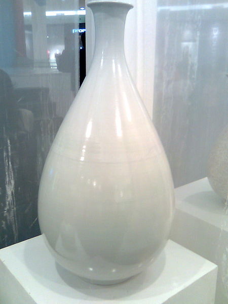 White_Ceramic-Baekia vessel
