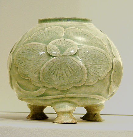 Korean celadon tri footed vessel