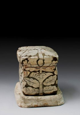  Lee Kang-Hyo ceramic lidded box