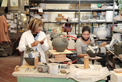 Mirta Morigi working in her bottega