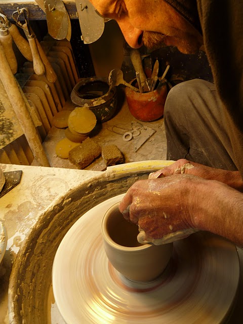  la porte du soleil workshop - Phillipe - French raku potter on the pottery wheel