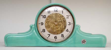 Green bakelite mantle clock
