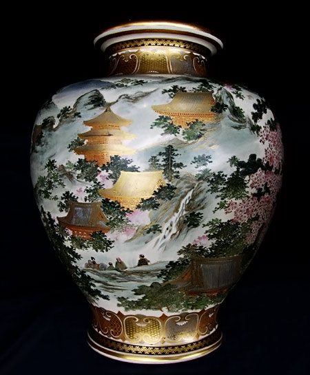  Satsuma vase of baluster form - Meiji period