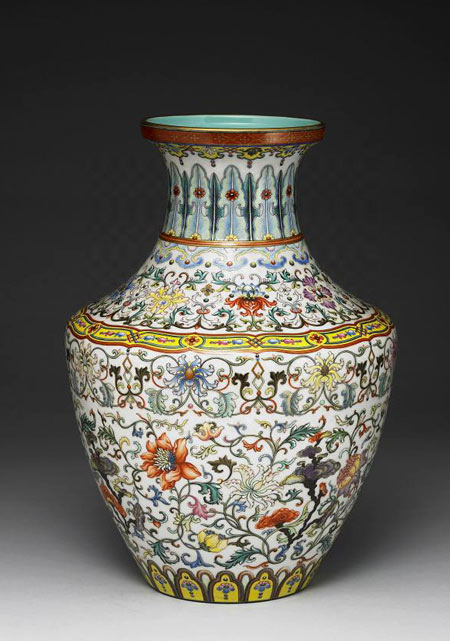Qianlong Emperor fine porcelain vase