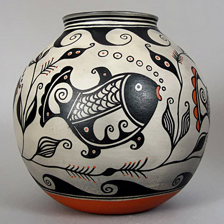 TTenorio ceramic ot with black fish motif on hite background
