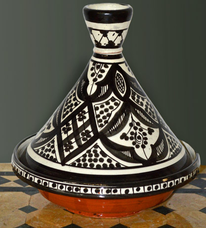 Moroccan-chicken-tagine black and white geometrical patterns, red base