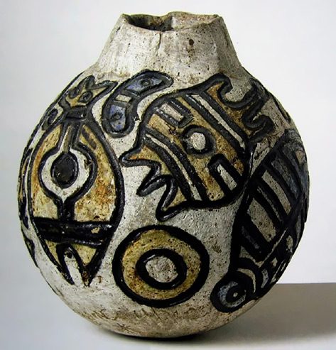 Thanakupi stoneware story vessel