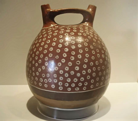 457px-399px-dual-spout-water-vessel.jpg Twin spout ceramic bottle - Peru