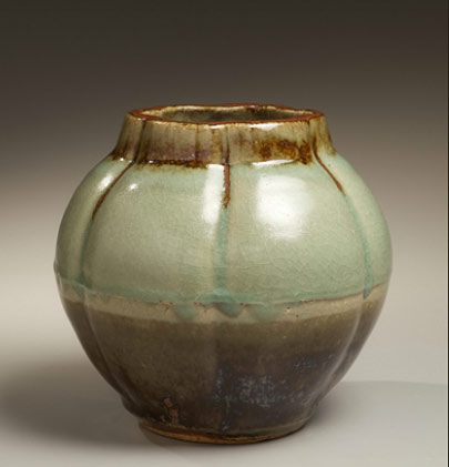 Kawai-Kanjiro Vessel Pale green crackleur and iron-oxide glazed lobed vase, ca. 1938 - Kawai-Kanjirô 
