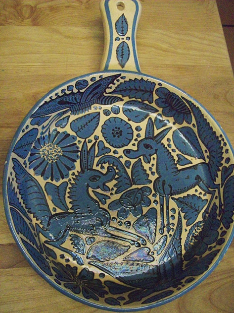 Ceramic frying pan from Mexico with deer motifs