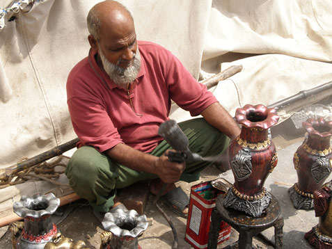 Pakistani artist Maulvi Omar making vessels
