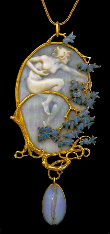 rene-lalique-nymph-pendant-1899-1901-gold-ivory-enamel-chalcedony