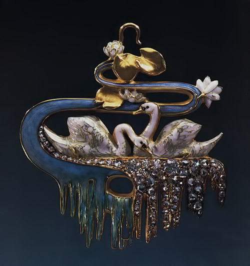 Two-white-swans,-(pendant),-gold,-enamel-and-diamonds by Rene Lalique
