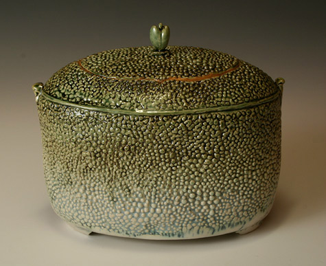 Ceramic vessel with lid Pat Swyler