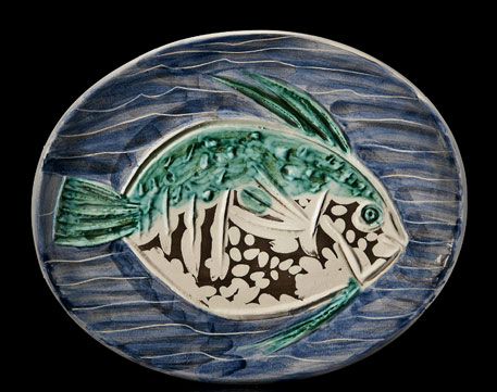 Madoura-Ovoid plate with fish motif by Picasso