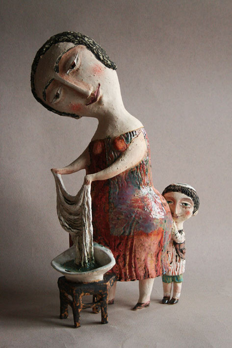 'Curious Eyes' - Elya Yalonetskaya - figurine of a child holding onto his mothers apron