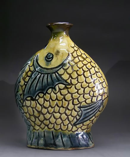 Kinjo Toshio fish ceramic bottle