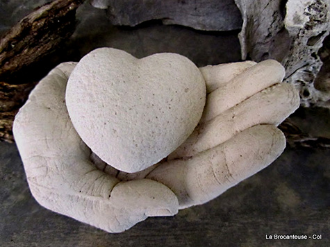 carved stone heart - labrocanteuse.blogspot.com.au