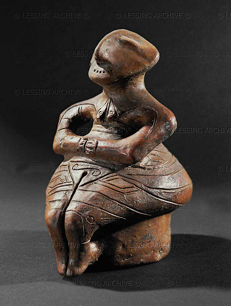 Sitting-goddess.-Terracotta, Bulgaria