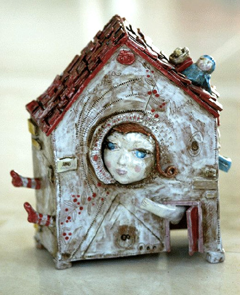 etsy - terrediluna Alice in wonderland, ceramic box sculpture