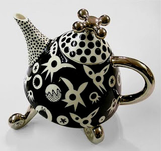 Mark Dally black n white teapot