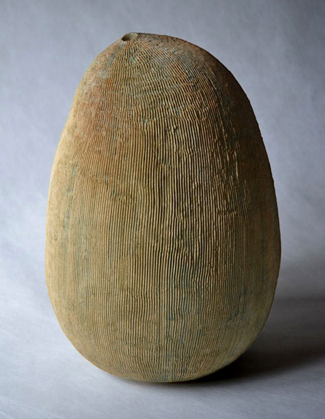 Ovoid vessel with surface incisions by Ivone Shirahata