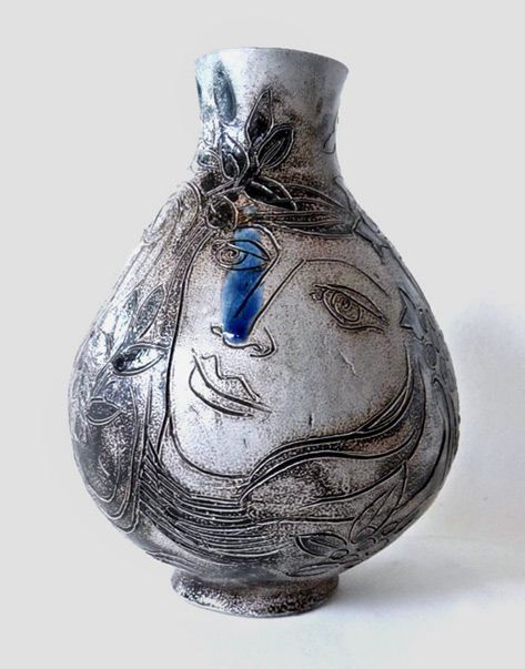 Italian sgraffito stoneware vase - incised face of a woman on the surface