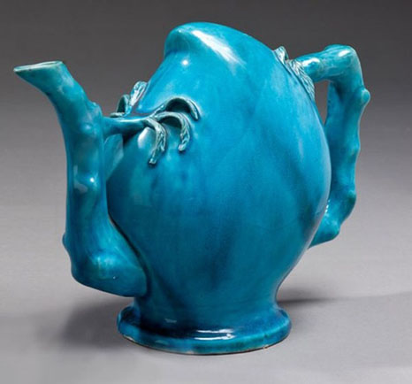 Époque Kangxi (1662-1722); Verseuse surprise en forme de pêche de longévité en porcelaine émaillée bleu turquoise