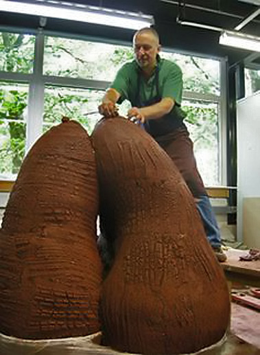 French-ceramic-artist-Thiébaut-Chagué creating large ceramic sculptures