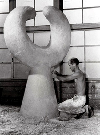 Isamo-Noguchi sculpting