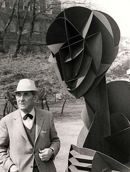 naum-gabo-with-an-enlarged-version-of-his-head-no