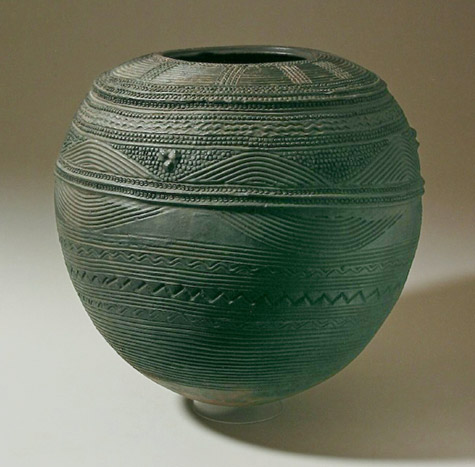 Nigerian incised surface vessel