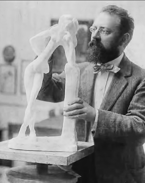 Sculpture----Photography--Edward-Steichen---Portrait-of-Henri--Matisse-w-plaster-cast-of-The-Serpentine--1909