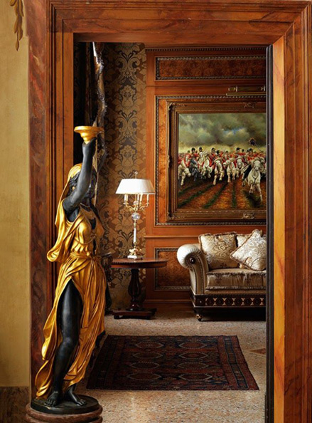 Gold and black Venetian-Blackamoor!-Palazzo-Bernardo,-Venice