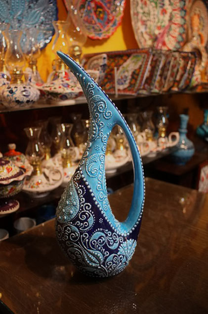 421px-633px-Venetian-jug in blue and turquoise with moorish decorations