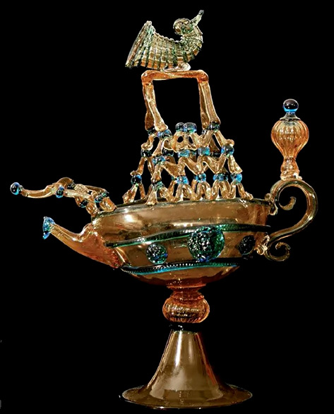 Venetian_water_jug_with a bird on the top