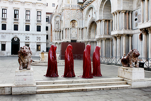 Public-art-biennial-festival-show-exhibition-in-Venice-by-Manfred-Kielnhofer-guardians-of-time-contemporary-art