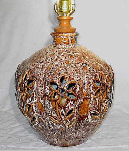 426px-498px-Retro-Pottery-Lamp-with-Cut-0ut flowers