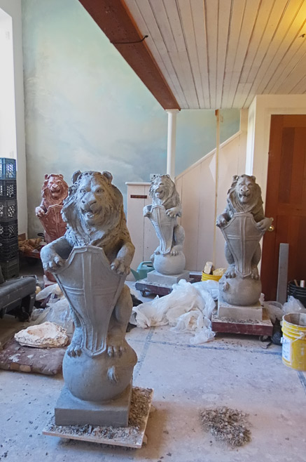 Audrain-Museum-Rhode-Island-Newport--balustrad-and-lion-finials Alison Newson