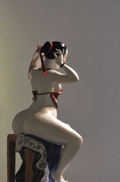 Back of ceramic female sculpture - Yang Fuhua photo