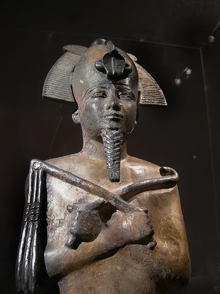 Egyptian statue Met NY