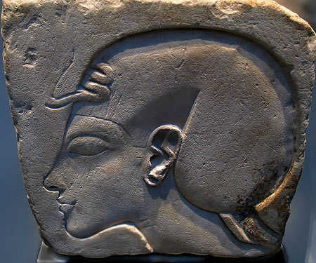 byrnzie28 - flickr - Egyptian wall fragment