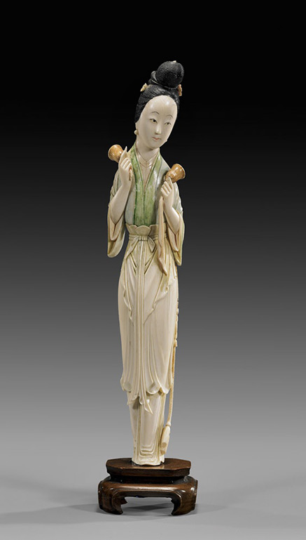 ANTIQUE-CHINESE-CARVED-IVORY-BEAUTY