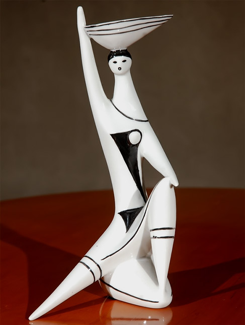 Zsolnay modernist female figurine.jpg-487px-645px
